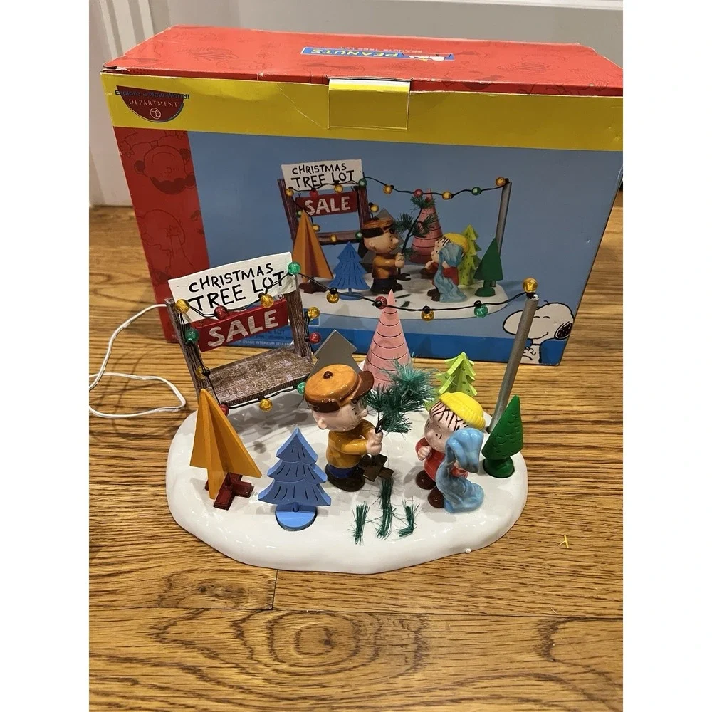 Department 56 Peanuts Tree Lot Christmas Charlie Brown Linus 2004 59104 Light Up